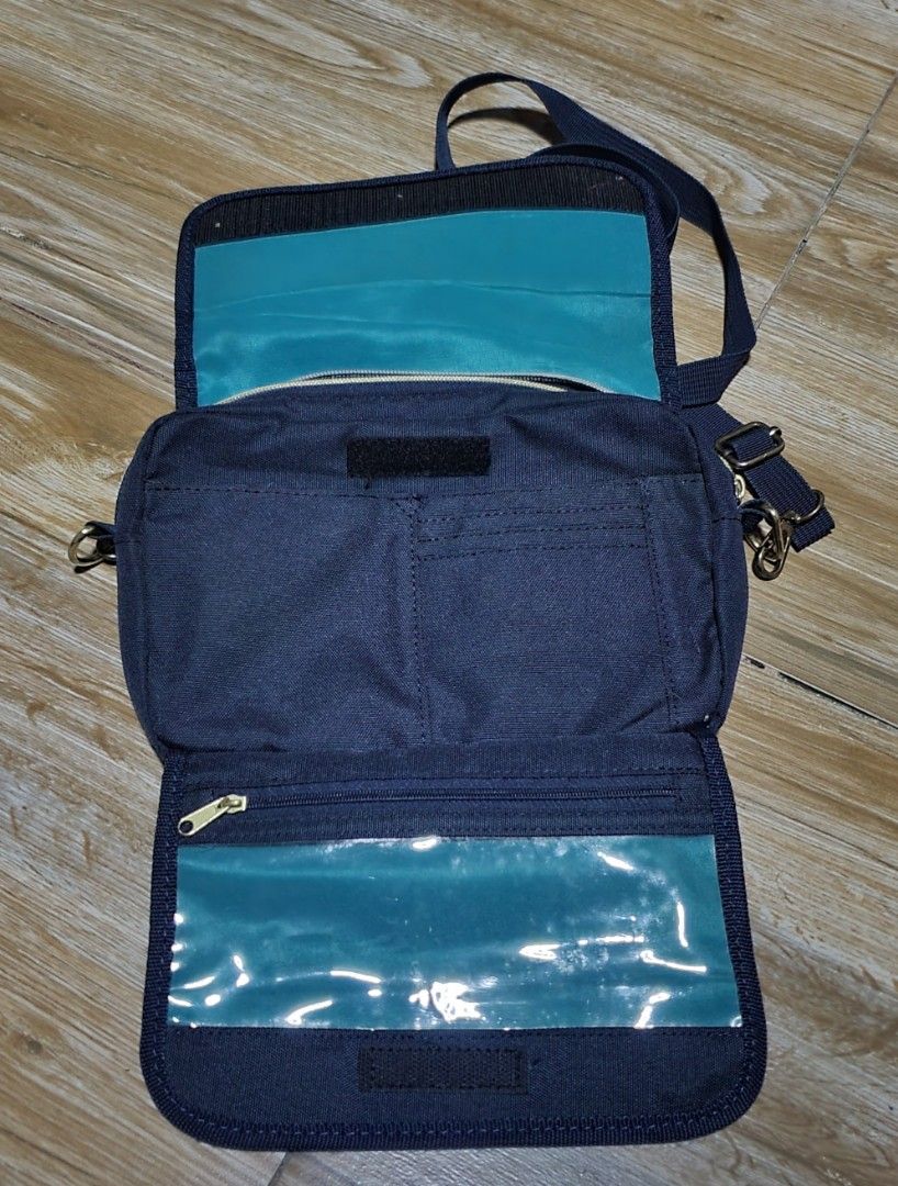 Anello sling wallet (Category: Purses & Pouches) located in Manila. Submitted by cuoolet09 (Listing ID 1322810366, Image 2). Description: .