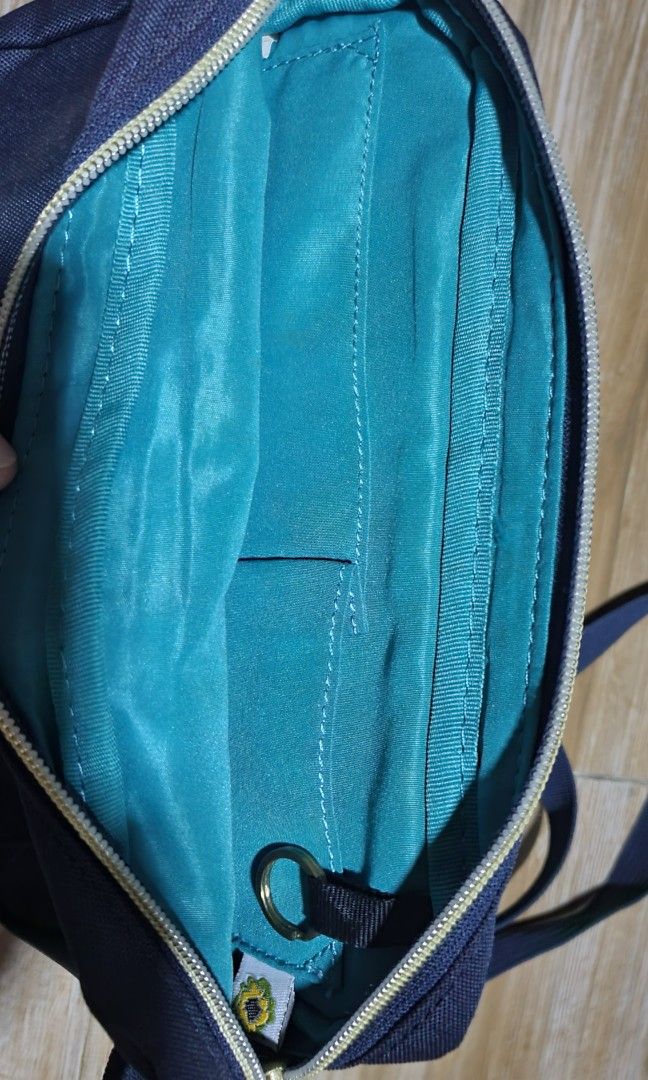Anello sling wallet (Category: Purses & Pouches) located in Manila. Submitted by cuoolet09 (Listing ID 1322810366, Image 3). Description: .