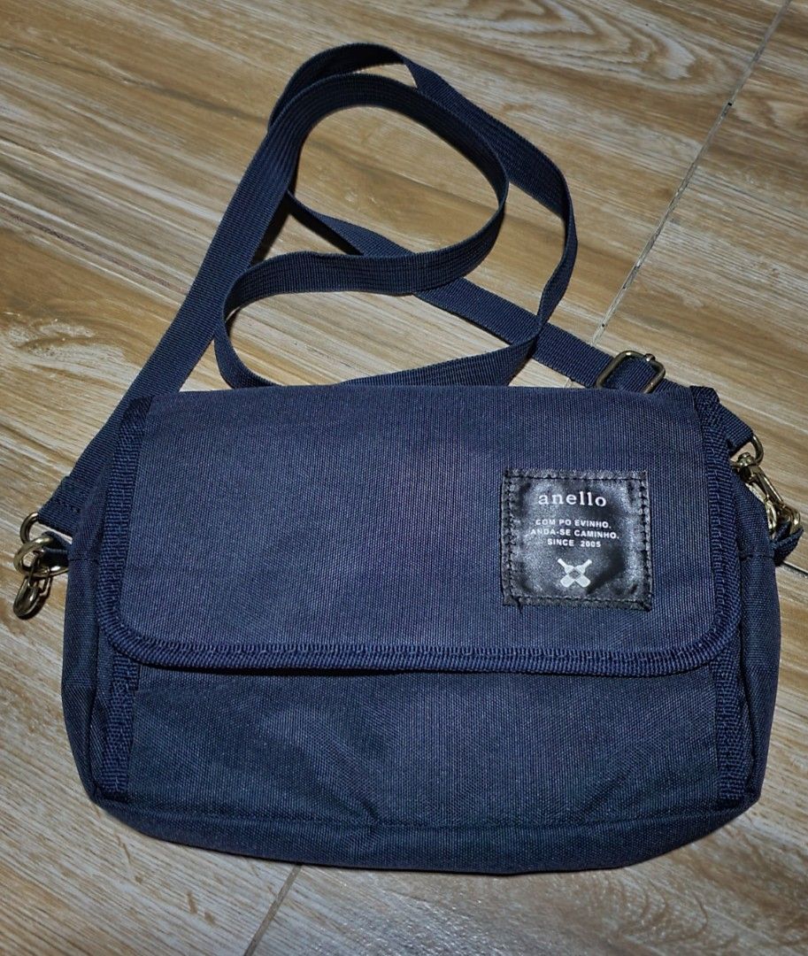 Anello sling wallet (Category: Purses & Pouches) located in Manila. Submitted by cuoolet09 (Listing ID 1322810366, Image 1). Description: .