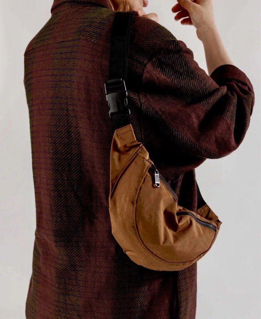 Baggu Crescent Fanny Pack- Brown (Category: Cross-body Bags) located in Davao. Submitted by my_picks (Listing ID 1322891046, Image 2). Description: Brand new. Priced at ₱3,497 on the orange app. A streamlined heavyweight nylon crossbody with a sling shape that hugs the body. Wear across your body, over your shoulder or around your waist. Two main compartments Interior zip pocket Measures 6.5” × 17” × 2.5” 47” adjustable strap Recycled heavyweight