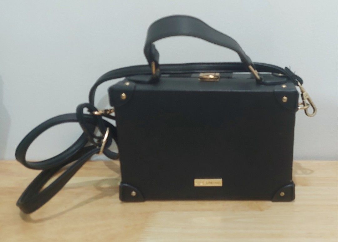 Call it Spring bag (Category: Luxury Bags & Wallets) located in Quezon City. Submitted by letsdecluttermanila (Listing ID 1322875793, Image 2). Description: barely used.