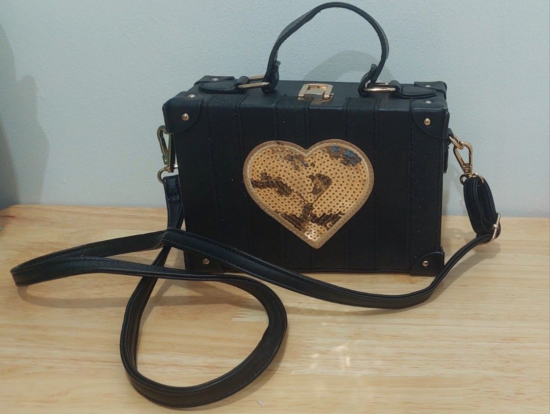 Call it Spring bag (Category: Luxury Bags & Wallets) located in Quezon City. Submitted by letsdecluttermanila (Listing ID 1322875793, Image 1). Description: barely used.