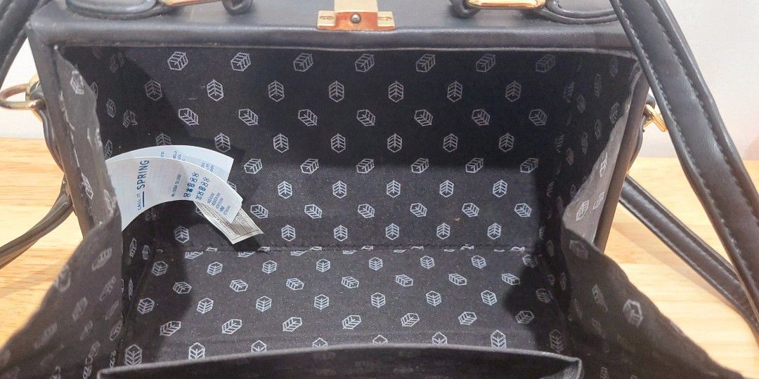 Call it Spring bag (Category: Luxury Bags & Wallets) located in Quezon City. Submitted by letsdecluttermanila (Listing ID 1322875793, Image 3). Description: barely used.