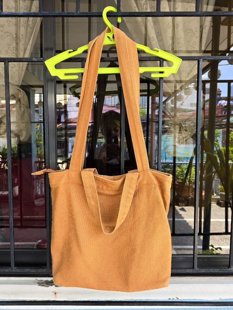 Canvas Club - Casual Canvas (Rust) (Category: Tote Bags) located in Makati City. Submitted by l.declutter (Listing ID 1322768972, Image 2). Description: - Barely used - Very spacious, can be used as a school or office bag - A bit faded but overall in good condition - Current retail price is Php 1,450.00 - Shipping c/o buyer 🚚 Product details: - H: 11.5" / L: 15" / base: 3" - Thick canvas fabric - Zipper closure - Strap drop length: 16" - With bo