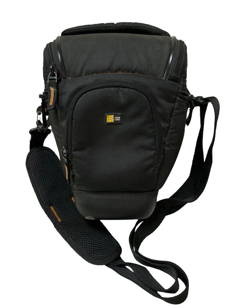 Case Logic Camera Bag (Category: Camera Bags & Carriers) located in Quezon City. Submitted by myaidagratela985464 (Listing ID 1322822165, Image 1). Description: Few scratches at the bottom then the rest all good Loc is QC I can share more pics if requested.