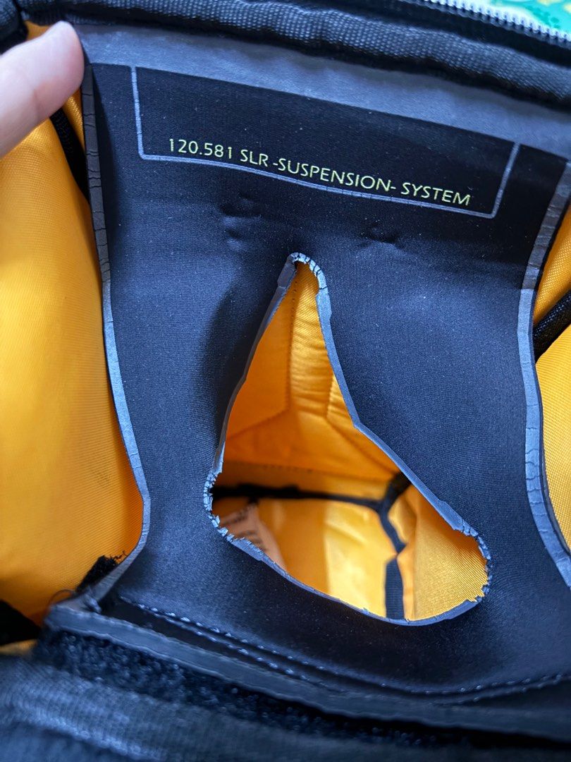 Case Logic Camera Bag (Category: Camera Bags & Carriers) located in Quezon City. Submitted by myaidagratela985464 (Listing ID 1322822165, Image 3). Description: Few scratches at the bottom then the rest all good Loc is QC I can share more pics if requested.