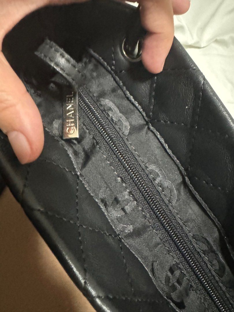 SALE Chanel Mini Handbag (Category: Luxury Bags & Wallets) located in Manila. Submitted by luxbagsph (Listing ID 1322836332, Image 3). Description: MAGBASA BAGO MAG OFFER Wag kayo magtanong after niyo mag offer Be mindful! Negotiable sa hindi kuripot NGA japan Auction What you see is what you get. Needs cleaning .