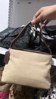 (Category: ) located in . Submitted by y2kkimsthrift (Listing ID 1322809392, Image 1). Description: .