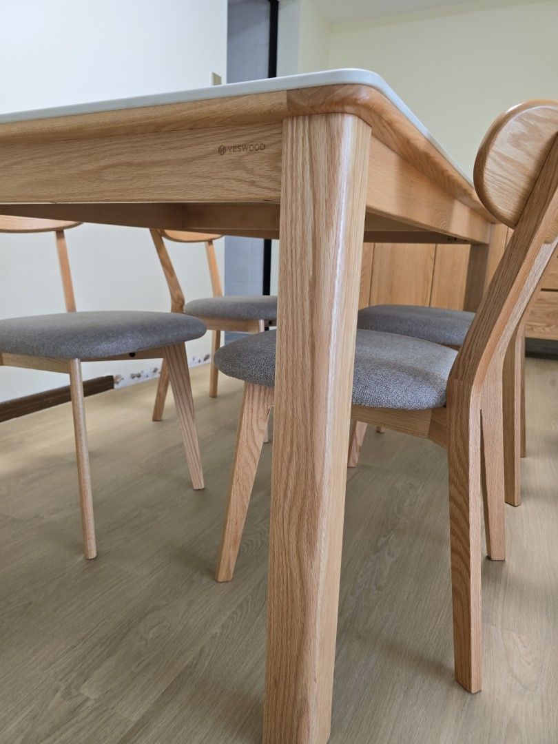 Dining Table (Category: Tables & Sets) located in Singapore. Submitted by weezard (Listing ID 1322773258, Image 3). Description: soild American white oak with soild white surface..