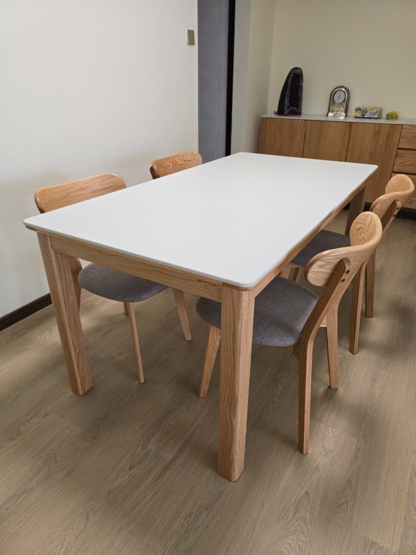 Dining Table (Category: Tables & Sets) located in Singapore. Submitted by weezard (Listing ID 1322773258, Image 2). Description: soild American white oak with soild white surface..
