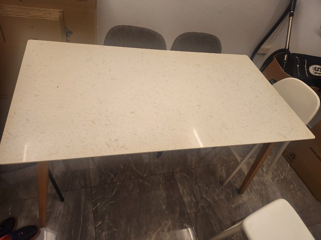 Dining Table (Category: Tables & Sets) located in Singapore. Submitted by surfer1810 (Listing ID 1322901229, Image 2). Description: Selling off as we shifting out. Table is still in a very good condition. No damages..