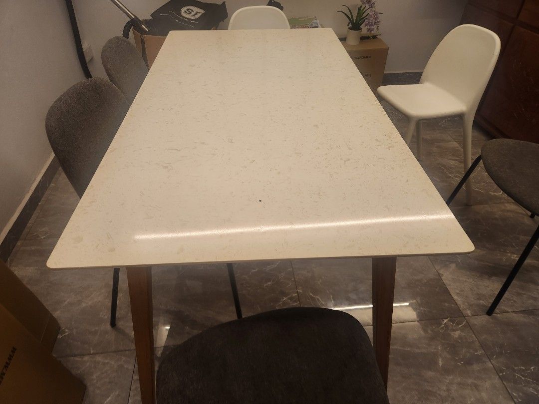 Dining Table (Category: Tables & Sets) located in Singapore. Submitted by surfer1810 (Listing ID 1322901229, Image 3). Description: Selling off as we shifting out. Table is still in a very good condition. No damages..