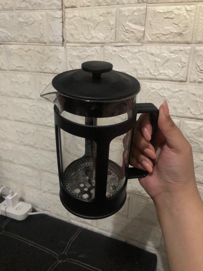 Glass Coffee French Press (Category: Other Kitchen Appliances) located in Bacoor. Submitted by issa_cd (Listing ID 1322860830, Image 2). Description: - Brand new, never been used - Glass with plastic handle and lid - Complete with bubblewrap and box RFS: I'm a tea person hehe 😅 Location: Molino 3, Bacoor City, Cavite • MOP: Gcash / GoTyme • Gcash: with ₱15 transfer fee • Courier: GogoXpress / LBC / J&T (Sh0pee checkout is not available) • Delive