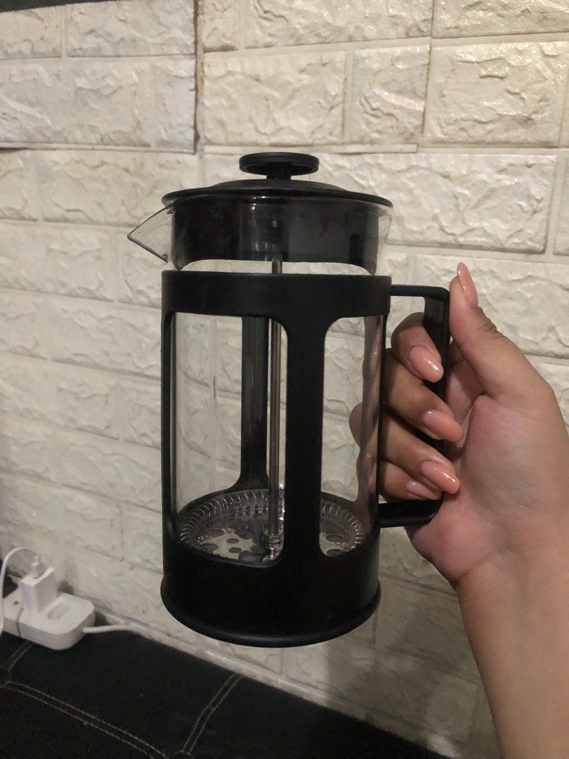 Glass Coffee French Press (Category: Other Kitchen Appliances) located in Bacoor. Submitted by issa_cd (Listing ID 1322860830, Image 1). Description: - Brand new, never been used - Glass with plastic handle and lid - Complete with bubblewrap and box RFS: I'm a tea person hehe 😅 Location: Molino 3, Bacoor City, Cavite • MOP: Gcash / GoTyme • Gcash: with ₱15 transfer fee • Courier: GogoXpress / LBC / J&T (Sh0pee checkout is not available) • Delive