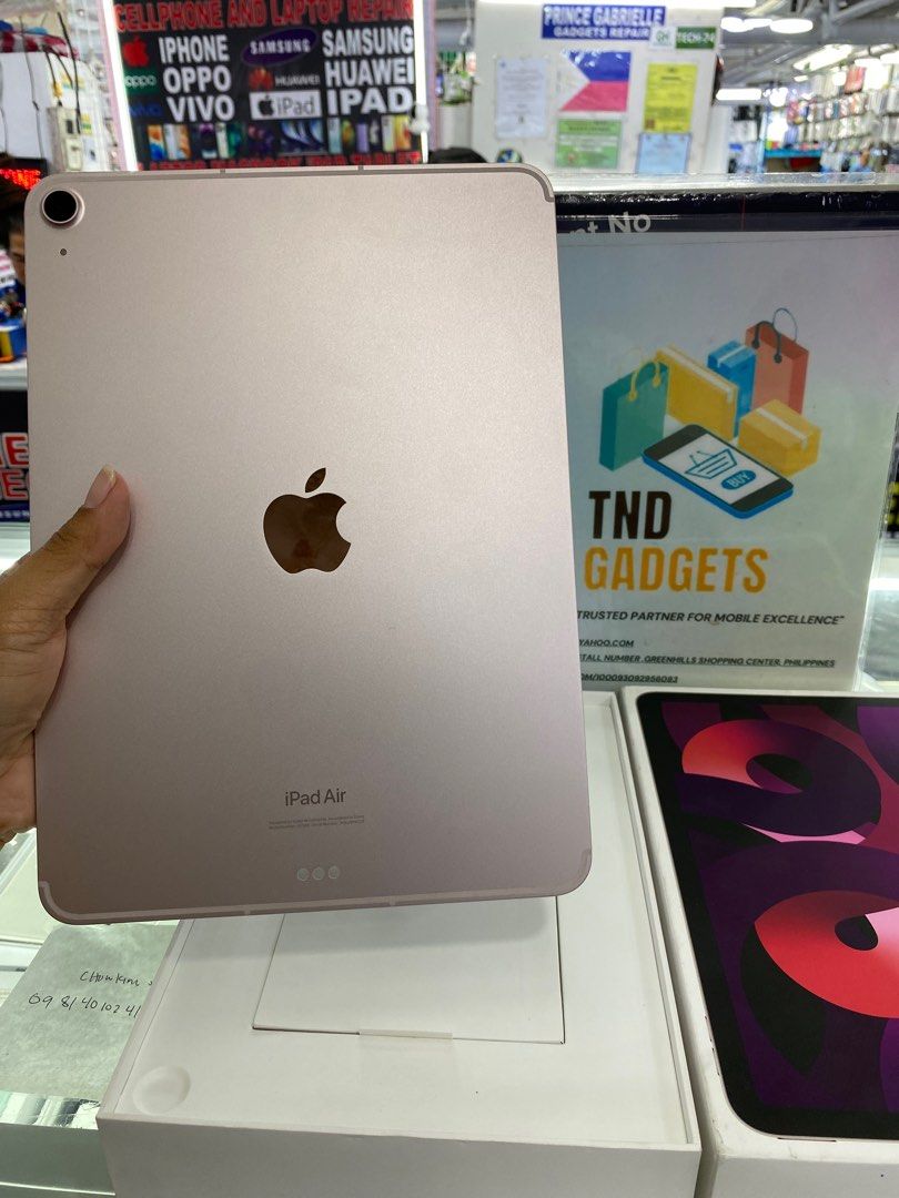 Ipad Air 5 256gb wifi +cellular (Category: iPad) located in Pasig City. Submitted by melissaomb01623 (Listing ID 1322772777, Image 2). Description: IPad Air 5 256gb wifi+cellular good as new complete with box 💯smooth good condition 📌pick up store in greenhills shopping center 📌we do cod in metro manila and near provinces just add sf only 📌we ship nationwide via LBC 📌we accept swap/trade in 📌we accept credit card installment 📌we accept ggiv
