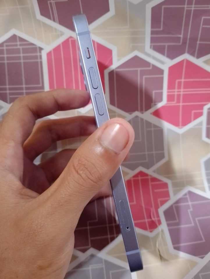 iPhone 12 (Category: iPhone 12 Series) located in Muntinlupa City. Submitted by demrixxx27 (Listing ID 1322774351, Image 2). Description: .
