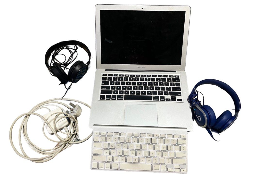 MacBook Air 2017 Mac KeyBoard Sony and Beats Headset