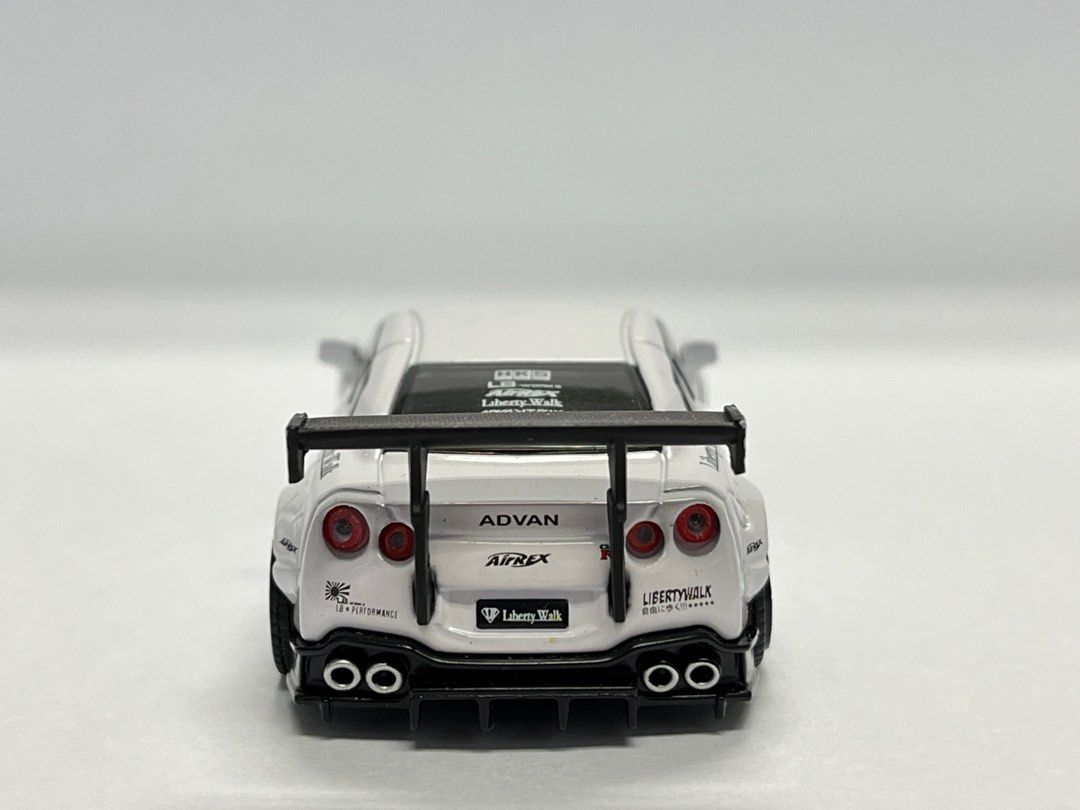 Minigt Mini GT NO 68 LB WORKS Nissan GT-R GTR R35 White size