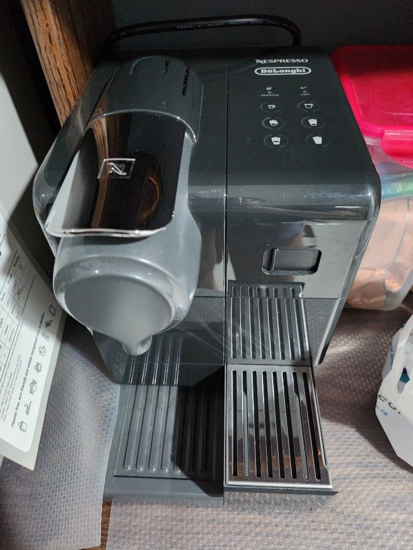 Nespresso by De Longhi EN560B Lattissima Touch