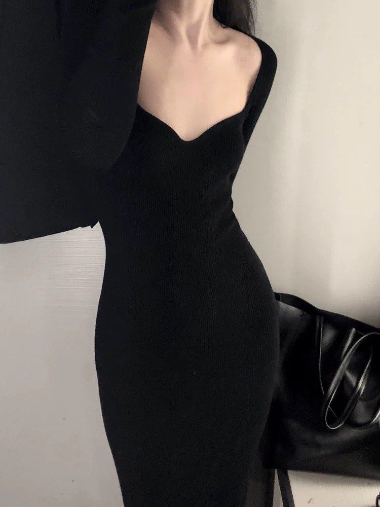 Low cut black dress with sleeves new arrivals