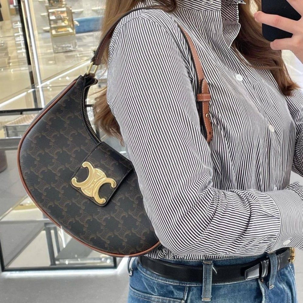 Pre order celine ava triomphe (Category: Luxury Bags & Wallets) located in Las Pinas. Submitted by glamdustph (Listing ID 1322883634, Image 3). Description: STAFF SALE 1pc only retail price 135k at least 35k dp 3-4 weeks eda via air cargo plus loc sf Thank you.