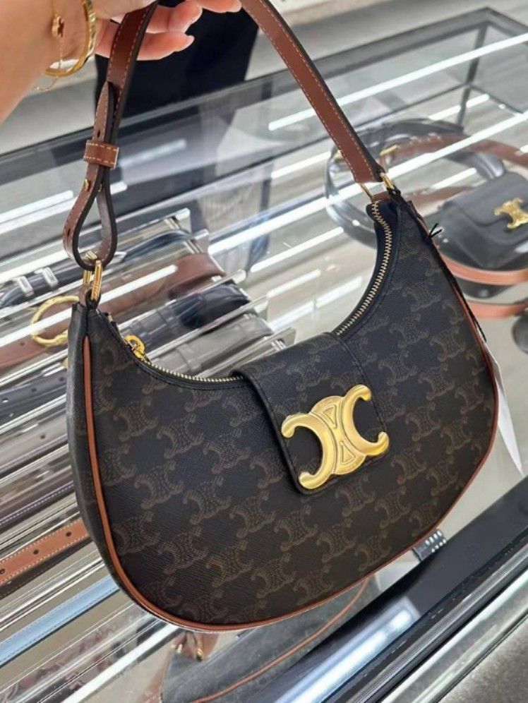 Pre order celine ava triomphe (Category: Luxury Bags & Wallets) located in Las Pinas. Submitted by glamdustph (Listing ID 1322883634, Image 2). Description: STAFF SALE 1pc only retail price 135k at least 35k dp 3-4 weeks eda via air cargo plus loc sf Thank you.