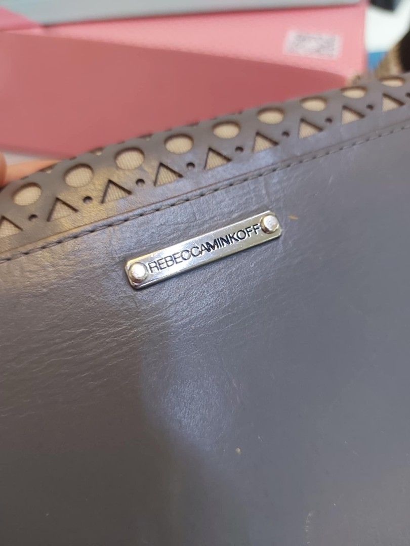 Rebecca Minkoff Sling Wallet (Category: Luxury Bags & Wallets) located in Minglanilla. Submitted by charmaineb60300 (Listing ID 1322862483, Image 3). Description: Source: Japan/Korea Bale.