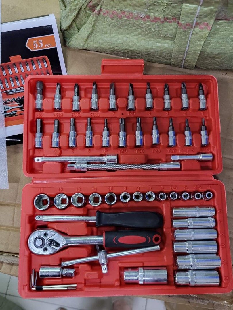 SOCKET WRENCH SET (Category: Electrical, Adaptors & Sockets) located in Quezon City. Submitted by fconnie15407950 (Listing ID 1322787739, Image 1). Description: .