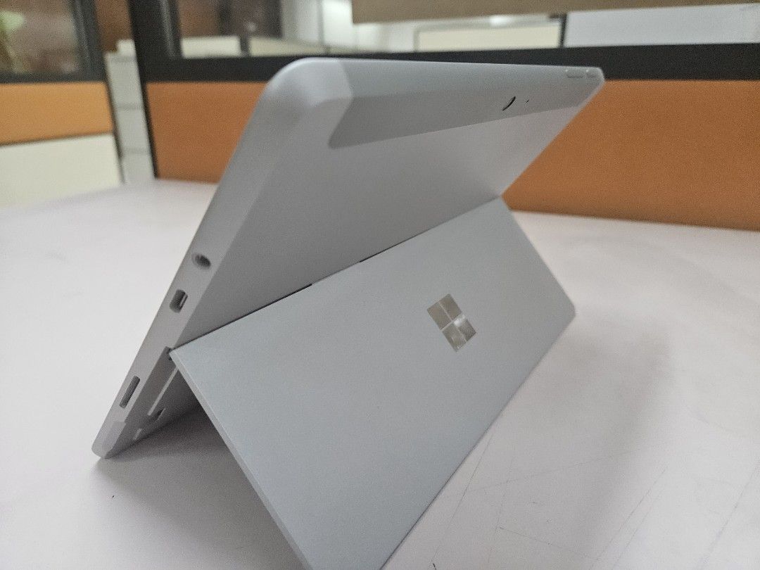Surface Go 2 M3 with keyboard (Category: Laptops & Notebooks) located in Quezon City. Submitted by jhe.lopez (Listing ID 1322757376, Image 3). Description: Intel Core M3 Full Windows 11 8 GB RAM 128 GB storage With keyboard and case (pen not included).