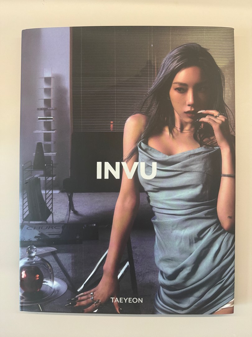 金太妍taeyeon INVU限量版envy ver. album, 興趣及遊戲, 收藏品及紀念品, 韓流 - Carousell