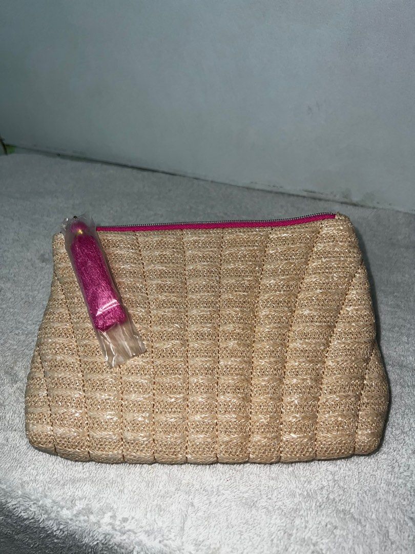 Take all Estee Lauder & Lancome (Category: Wallets & Card holders) located in Manila. Submitted by macris89 (Listing ID 1322830468, Image 2). Description: Take all for only 600 all brand new..