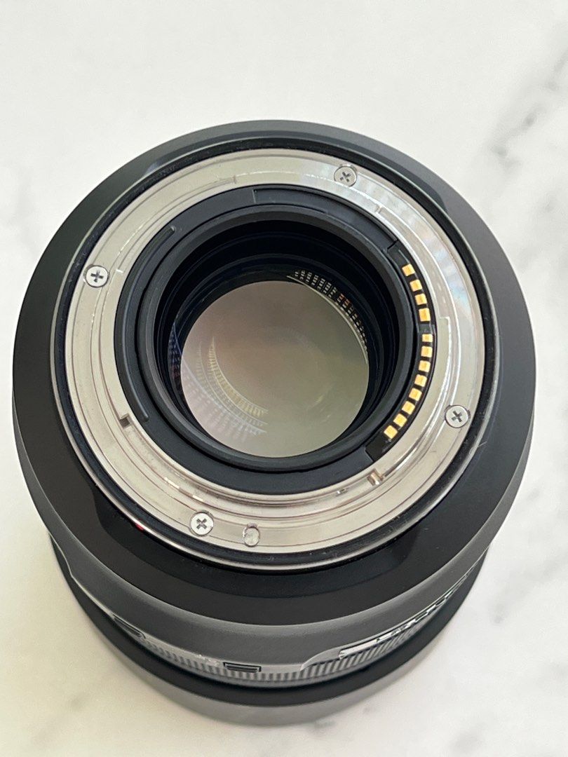 50mm 1.2 RF L (Category: Lens & Kits) located in Quezon City. Submitted by luwisi2 (Listing ID 1322945141, Image 3). Description: With box and pouch Cosmetics is 9.5/10 Kept in dry box RFS: Not really a 50mm user.