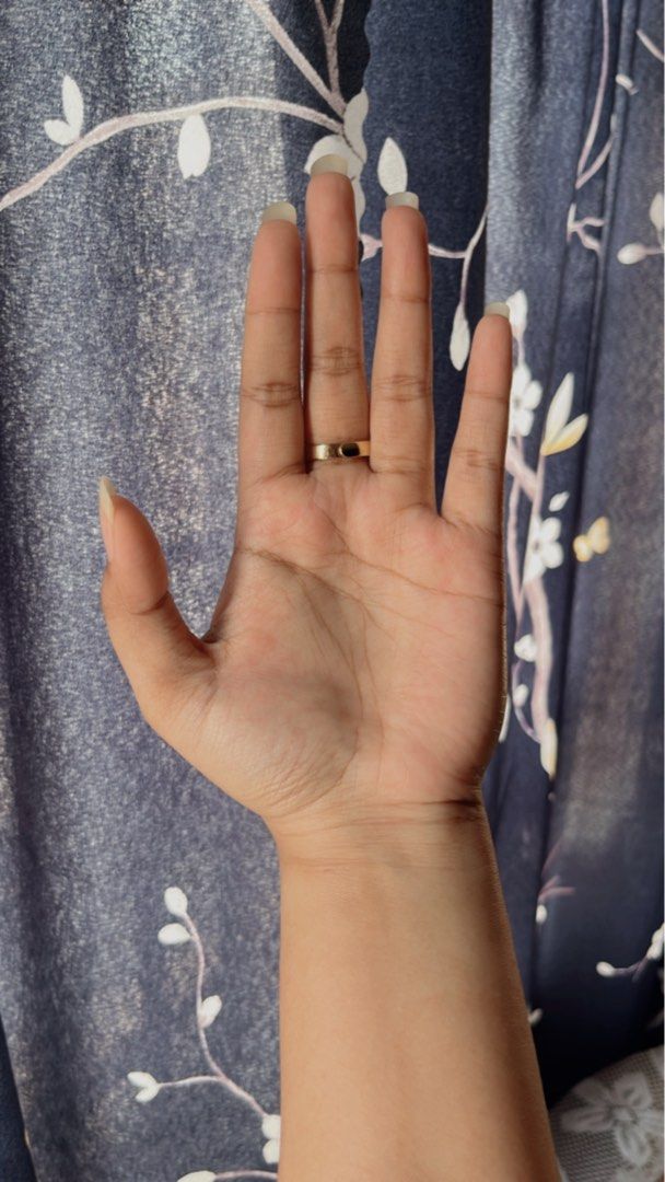 Adjustable Ring (Category: Rings) located in Klang. Submitted by hiddengemscloset (Listing ID 1322955710, Image 2). Description: Colour : Gold.