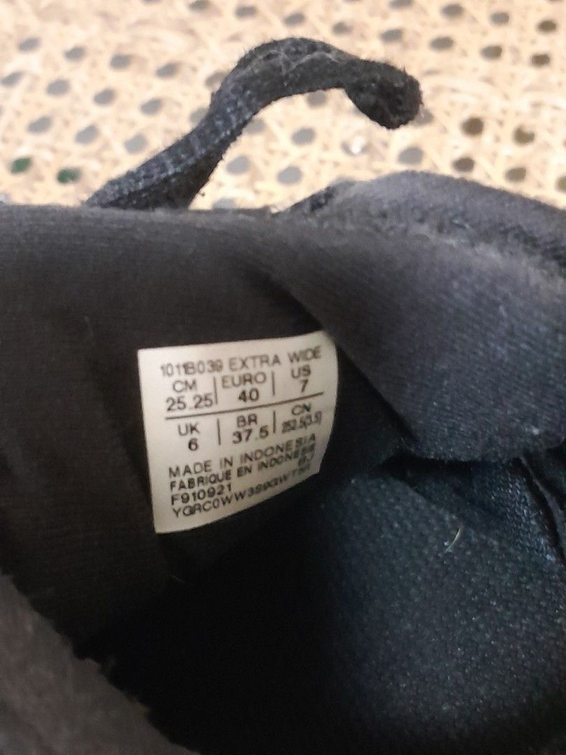 ASICS Gel-Contend 7 Rubber Shoes (Category: Sneakers) located in Makati City. Submitted by closet_stuff (Listing ID 1322931933, Image 3). Description: ASICS Gel Contend Rubber Shoes BLACK Size: US 7 / UK 6 NO Box Very comfortable SELLING LOW due shoes show signs of usage (slightly negotiable) ISSUE: with hole - needs repair (pls refer to last photo) lace may be replaced BPI or GCash payment.