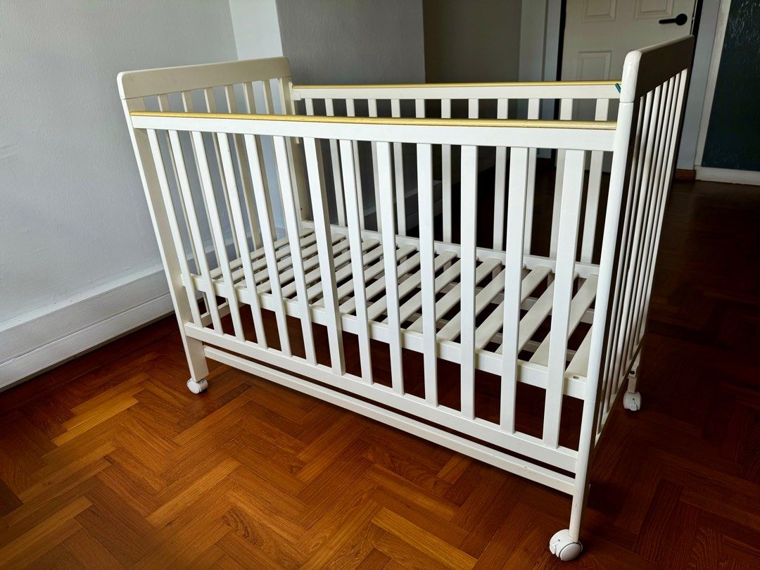 Baby cot adjustable height hot sale