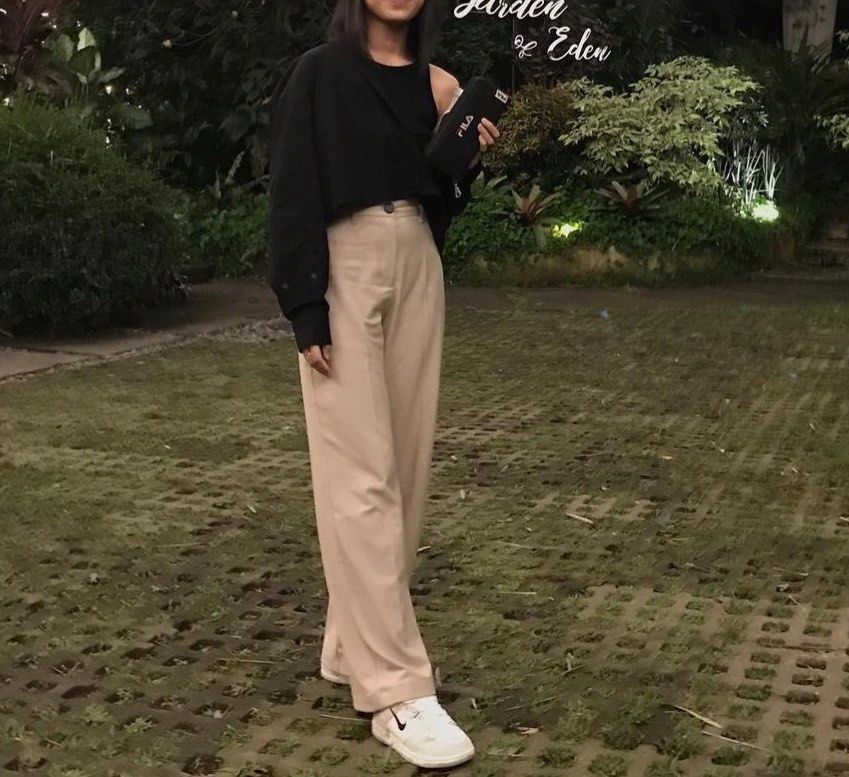 Bershka Trousers (Category: Other Bottoms) located in Dasmarinas. Submitted by mnqstuff (Listing ID 1323072615, Image 1). Description: Bought for 2k; used once!!! W: 24-25.