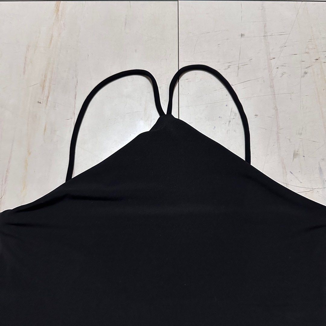 Black Diamond Halter Neck Croptop (Category: Sleeveless) located in Manila. Submitted by catchim (Listing ID 1322976617, Image 1). Description: Preloved top 🖤 NO ISSUES. Good condition Free Size W: 13” L: 14.5” (starting from the neck) Note: measurements are done laid flat PM for more details!.