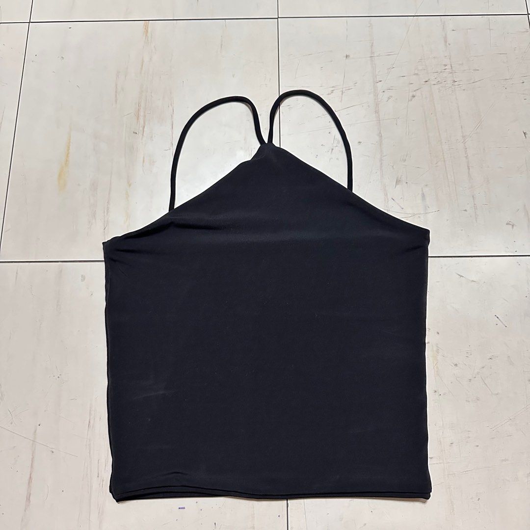 Black Diamond Halter Neck Croptop (Category: Sleeveless) located in Manila. Submitted by catchim (Listing ID 1322976617, Image 2). Description: Preloved top 🖤 NO ISSUES. Good condition Free Size W: 13” L: 14.5” (starting from the neck) Note: measurements are done laid flat PM for more details!.