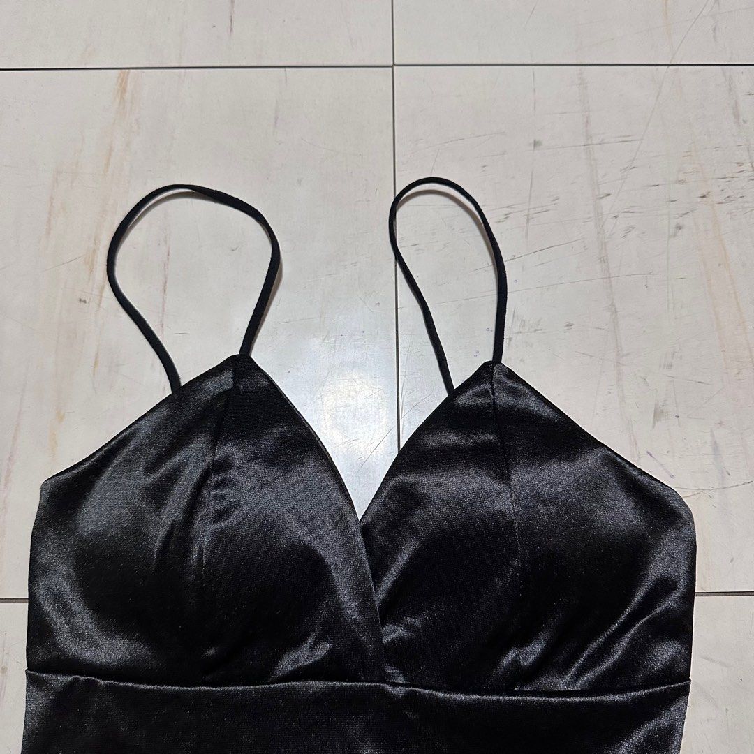 Black Silk Bralette (Category: Sleeveless) located in Manila. Submitted by catchim (Listing ID 1322977424, Image 1). Description: Preloved top 🖤 NO ISSUES. Good condition Free Size + Padded L: 9.5” W: 11.5” Note: measurements are done laid flat PM for more details!.