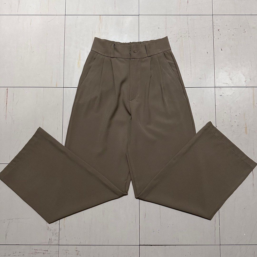 Brown High-Waisted Pleated Pants (Category: Other Bottoms) located in Manila. Submitted by catchim (Listing ID 1322979172, Image 2). Description: Preloved pants 🤎 NO ISSUES. Good condition Free Size L: 39.5” W: 13” Note: measurements are done laid flat PM for more details!.