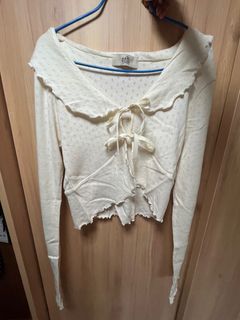 Purchased from chun.uu Korean-style long-sleeve lace-up bow blouse, worn once, slight stain on the cuff!! SF Express cash on delivery64232527291393110
