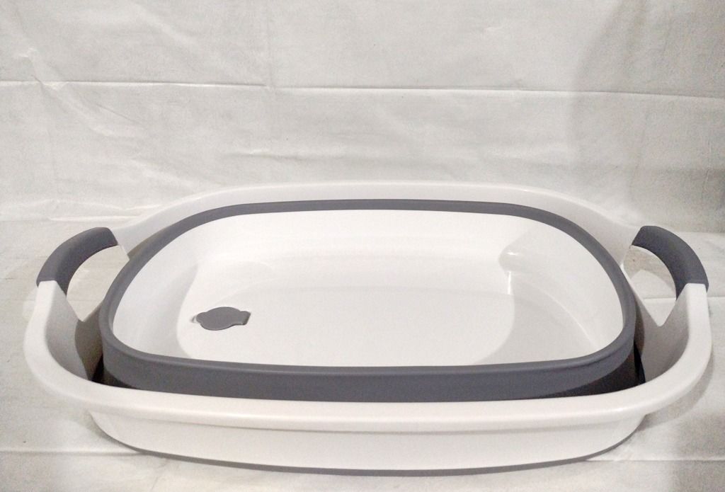 Collapsible Laundry Tub, 5gals (Category: Laundry Baskets) located in Quezon City. Submitted by mondy_mond (Listing ID 1322989173, Image 2). Description: This Collapsible Laundry Tub, 5gals... *Approximately 5-gallon capacity (about 18 Liters) *For doing laundry, washing dishes, carrying water, storing house clutters, or bussing tables *Made of sturdy plastic & silicone materials *Space-saving, lightweight, portable, practical, convenient *With b