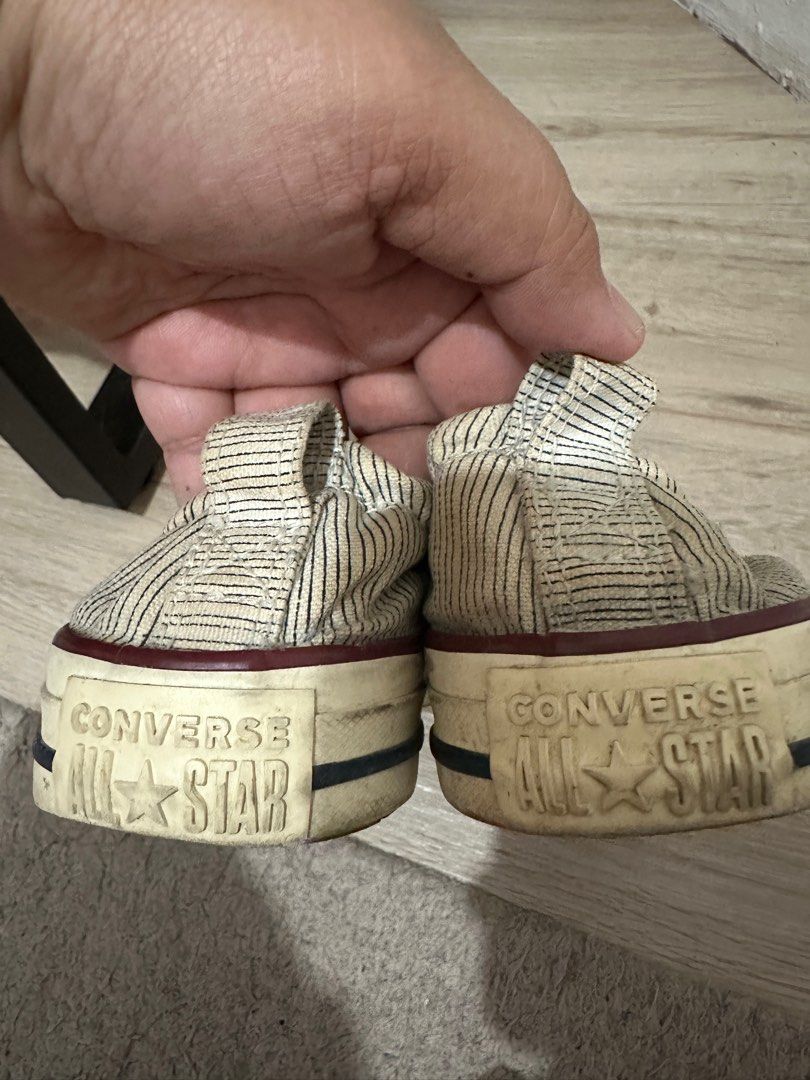 Converse shoes (Category: Sneakers) located in Manila. Submitted by bajec (Listing ID 1323027598, Image 3). Description: Selling my converse shoes, size US 7 womens. Needs cleaning. Rfs : decluttering .