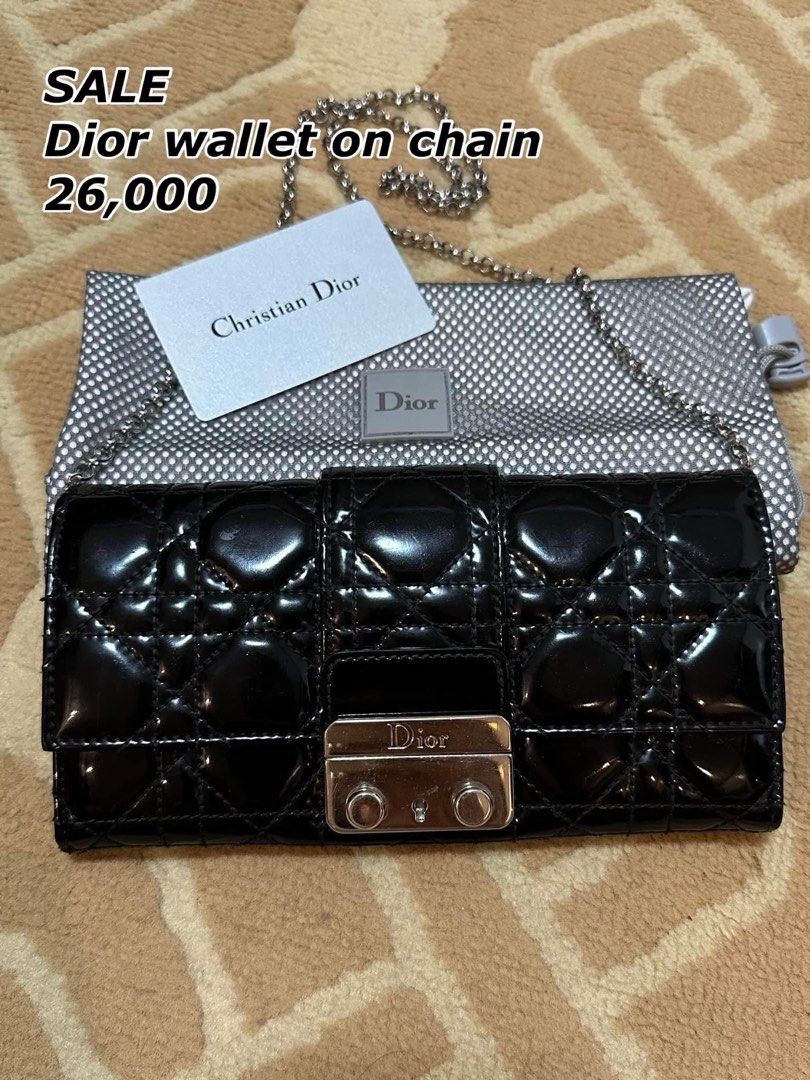 Dior wallet on chain (Category: Luxury Bags & Wallets) located in Quezon City. Submitted by authenticpreloveeedph (Listing ID 1323032543, Image 1). Description: .
