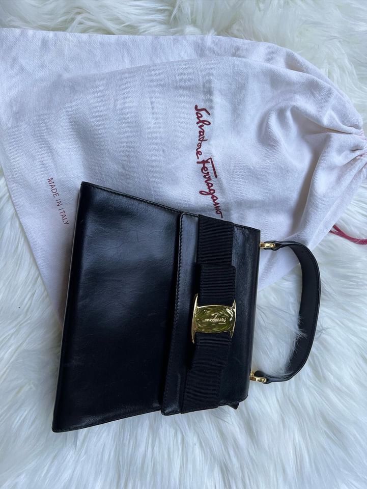 Ferragamo bag (Category: Luxury Bags & Wallets) located in Quezon City. Submitted by krystle16 (Listing ID 1323045311, Image 2). Description: Original Salvatore Ferragamo bag with long black leather strap and dust bag - can be used as a clutch bag or shoulder bag.