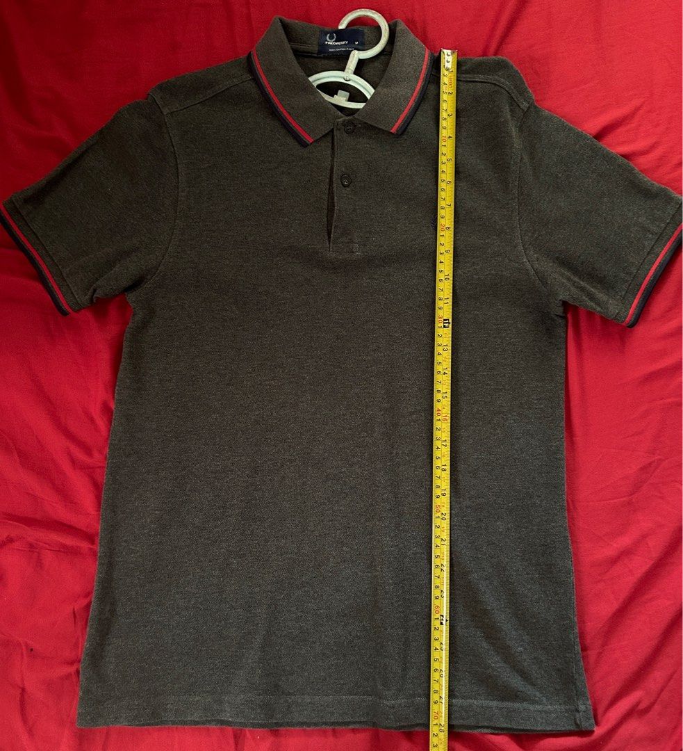 FRED PERRY POLO SHIRT (original) (Category: Tshirts & Polo Shirts ) located in San Ildefonso. Submitted by PatchAdamss (Listing ID 1322959603, Image 1). Description: FRED PERRY POLO SHIRT (original) Black No stain No holes 9.5/10 condition.