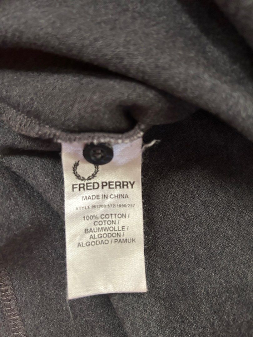 FRED PERRY POLO SHIRT (original) (Category: Tshirts & Polo Shirts ) located in San Ildefonso. Submitted by PatchAdamss (Listing ID 1322959603, Image 3). Description: FRED PERRY POLO SHIRT (original) Black No stain No holes 9.5/10 condition.