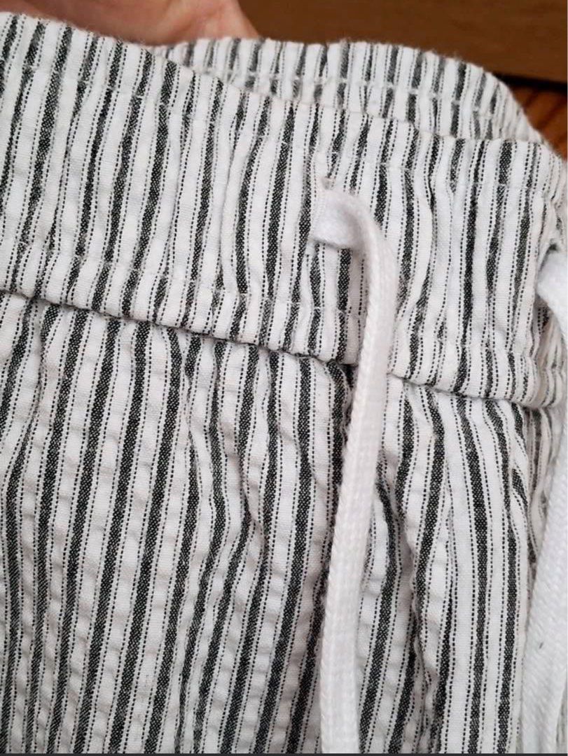 GU Pants (Category: Other Bottoms) located in Dasmarinas. Submitted by mnqstuff (Listing ID 1323072864, Image 2). Description: Bought from another carouseller. Super pretty!!! Sadly, it doesn’t fit me 🥲 Waist measurement when laid flat: 24 PS. Photos are from seller .