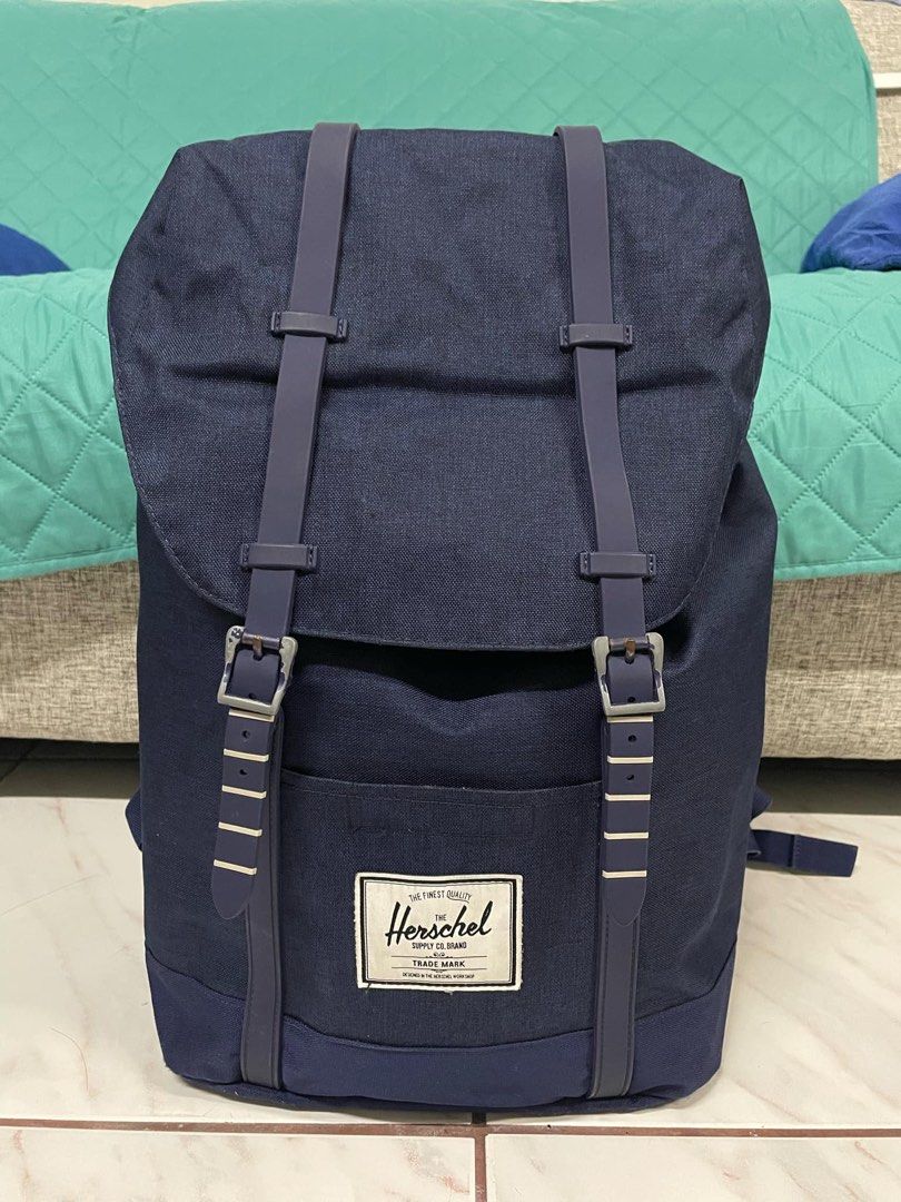 HERSCHEL Retreat Backpack 19.5 L (Category: Backpacks) located in Quezon City. Submitted by phenlene (Listing ID 1323059238, Image 1). Description: HERSCHEL Retreat Backpack 19.5 L • 100% ORIGINAL • 9.5/10 Condition, parang brand new pa, pwede sa maselan • No issues sa function and structure, WALANG punit or sira. • Padded and fleece lined 15”/16” laptop sleeve.