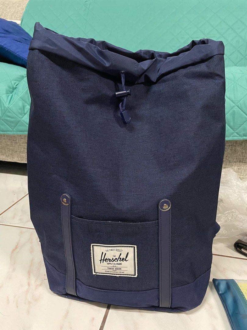 HERSCHEL Retreat Backpack 19.5 L (Category: Backpacks) located in Quezon City. Submitted by phenlene (Listing ID 1323059238, Image 2). Description: HERSCHEL Retreat Backpack 19.5 L • 100% ORIGINAL • 9.5/10 Condition, parang brand new pa, pwede sa maselan • No issues sa function and structure, WALANG punit or sira. • Padded and fleece lined 15”/16” laptop sleeve.